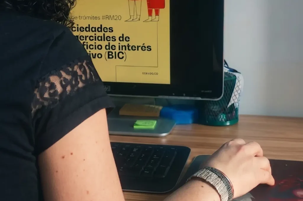 Eliana Soto gestionando modelo de negocio sostenible empresa BIC Colombia